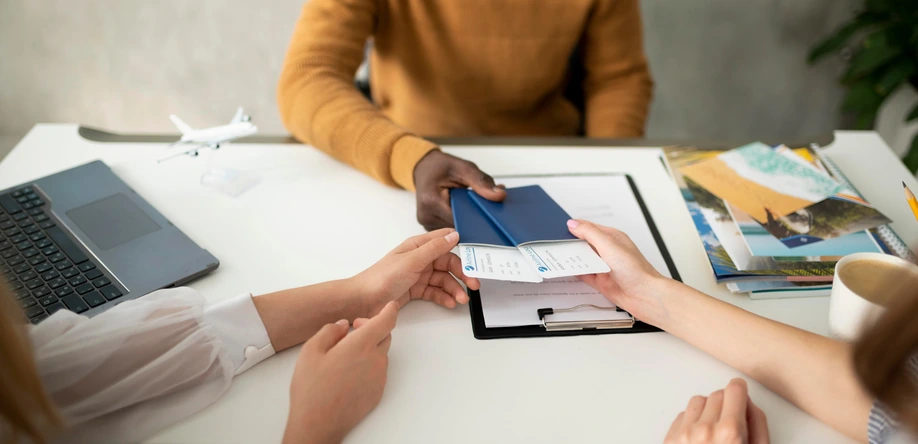 Cobertura: **Protegido durante todo el viaje:** Según el plan que elijas puedes tener hasta 100 mil USD para utilizar tus coberturas.